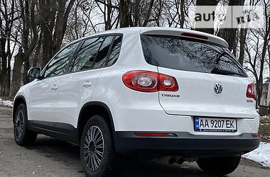 Внедорожник / Кроссовер Volkswagen Tiguan 2008 в Каменском