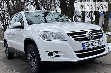 Внедорожник / Кроссовер Volkswagen Tiguan 2008 в Каменском