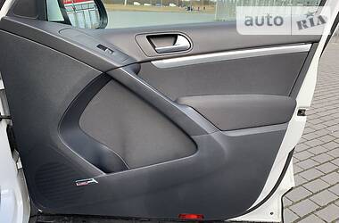 Позашляховик / Кросовер Volkswagen Tiguan 2011 в 