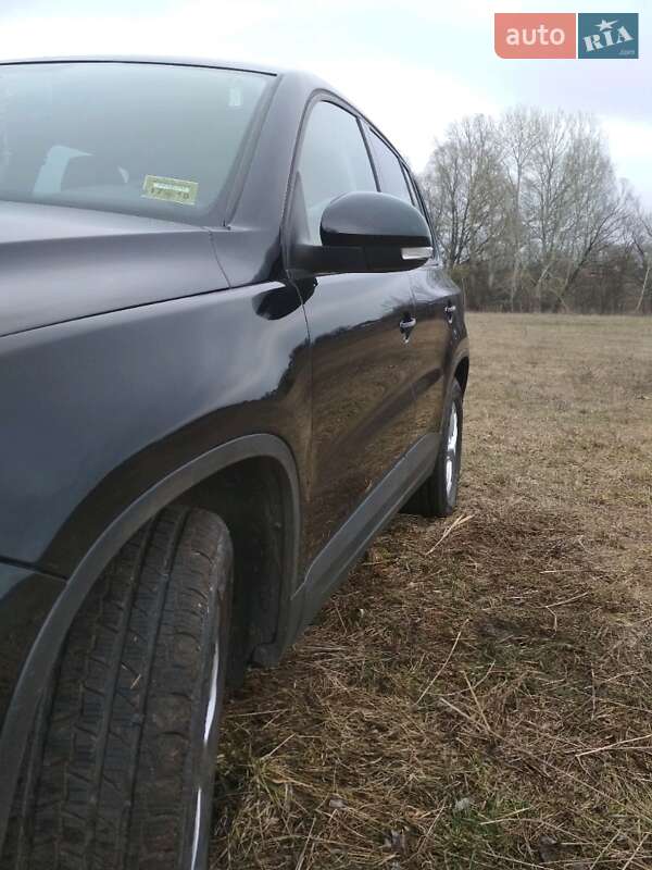 Внедорожник / Кроссовер Volkswagen Tiguan 2010 в Полтаве