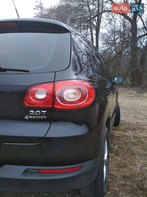 Внедорожник / Кроссовер Volkswagen Tiguan 2010 в Полтаве