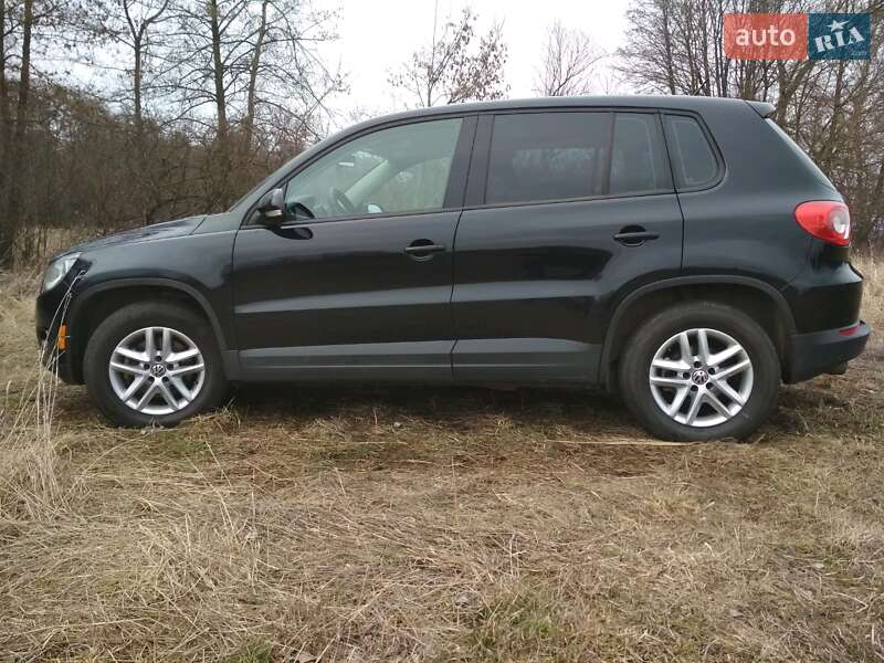 Внедорожник / Кроссовер Volkswagen Tiguan 2010 в Полтаве