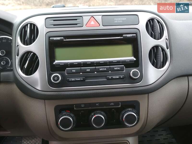 Внедорожник / Кроссовер Volkswagen Tiguan 2010 в Полтаве