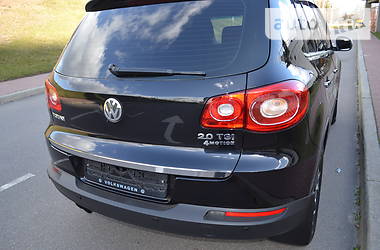 Позашляховик / Кросовер Volkswagen Tiguan 2010 в 