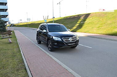 Позашляховик / Кросовер Volkswagen Tiguan 2010 в 