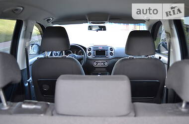 Позашляховик / Кросовер Volkswagen Tiguan 2010 в 