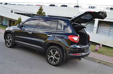 Позашляховик / Кросовер Volkswagen Tiguan 2010 в 