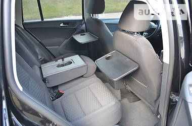 Позашляховик / Кросовер Volkswagen Tiguan 2010 в 