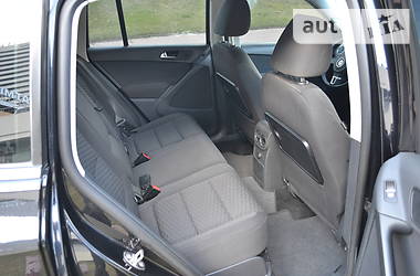 Позашляховик / Кросовер Volkswagen Tiguan 2010 в 