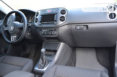 Позашляховик / Кросовер Volkswagen Tiguan 2010 в 