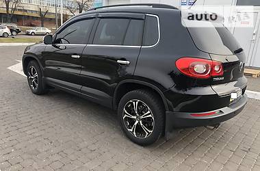 Позашляховик / Кросовер Volkswagen Tiguan 2010 в 