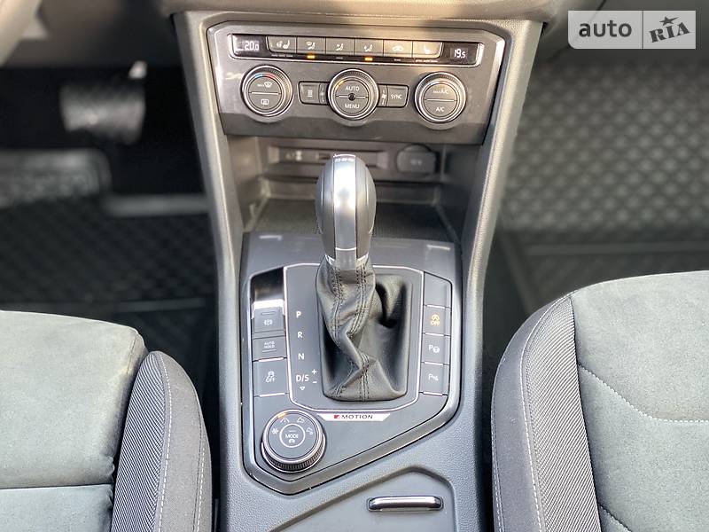 Позашляховик / Кросовер Volkswagen Tiguan 2016 в Рівному