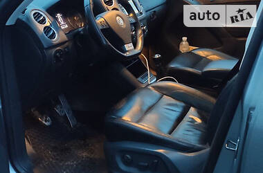 Позашляховик / Кросовер Volkswagen Tiguan 2010 в 