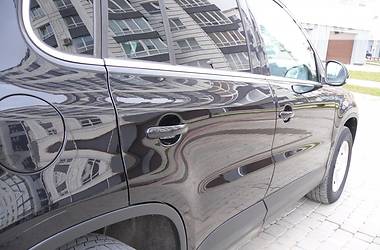 Внедорожник / Кроссовер Volkswagen Tiguan 2009 в 