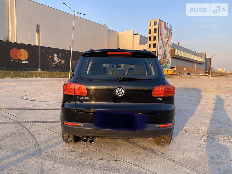 Позашляховик / Кросовер Volkswagen Tiguan 2016 в Києві
