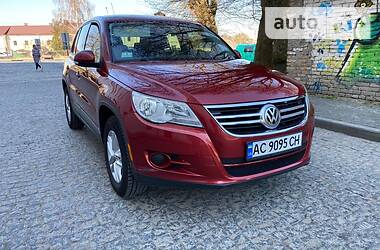Позашляховик / Кросовер Volkswagen Tiguan 2011 в 