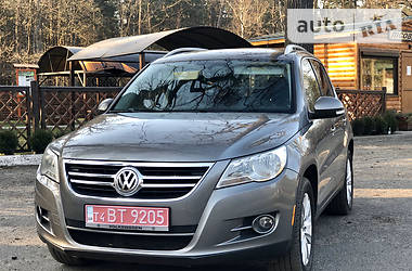 Позашляховик / Кросовер Volkswagen Tiguan 2010 в 