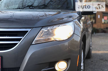 Позашляховик / Кросовер Volkswagen Tiguan 2010 в 