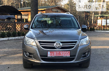 Позашляховик / Кросовер Volkswagen Tiguan 2010 в 