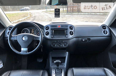 Позашляховик / Кросовер Volkswagen Tiguan 2010 в 