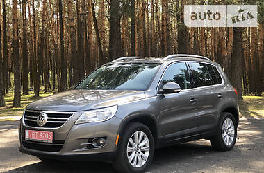 Позашляховик / Кросовер Volkswagen Tiguan 2010 в 