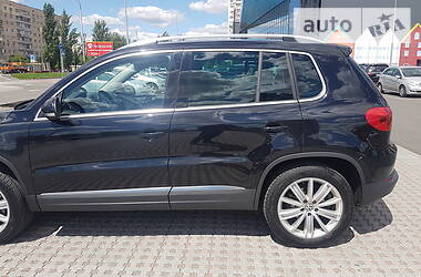 Позашляховик / Кросовер Volkswagen Tiguan 2013 в 