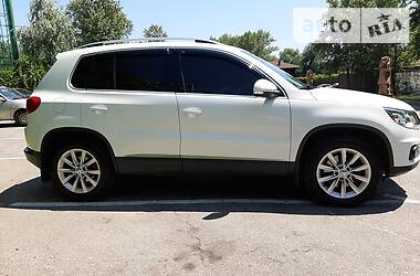 Позашляховик / Кросовер Volkswagen Tiguan 2015 в 