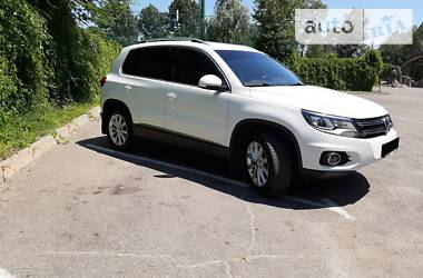 Позашляховик / Кросовер Volkswagen Tiguan 2015 в 