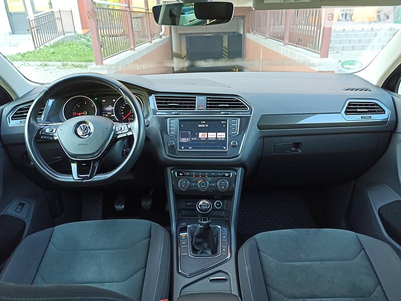 Позашляховик / Кросовер Volkswagen Tiguan 2016 в Чернівцях