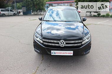 Позашляховик / Кросовер Volkswagen Tiguan 2012 в Харкові