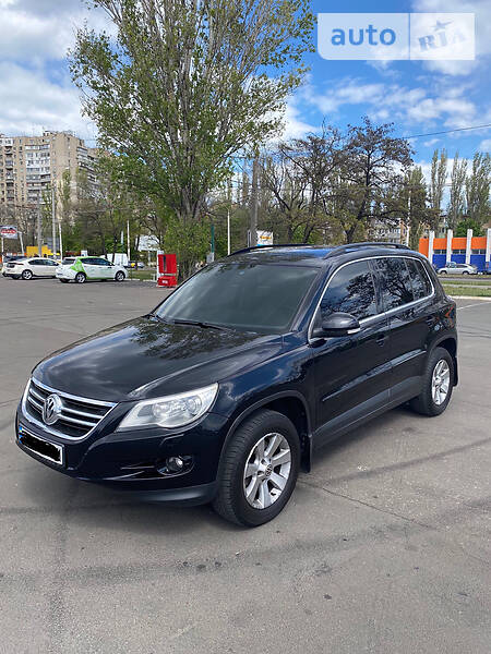 Позашляховик / Кросовер Volkswagen Tiguan 2009 в 