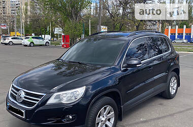 Позашляховик / Кросовер Volkswagen Tiguan 2009 в 
