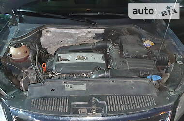 Позашляховик / Кросовер Volkswagen Tiguan 2009 в 