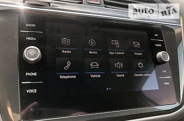 Внедорожник / Кроссовер Volkswagen Tiguan 2018 в 
