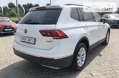 Внедорожник / Кроссовер Volkswagen Tiguan 2018 в 