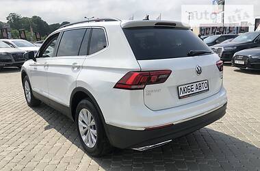 Внедорожник / Кроссовер Volkswagen Tiguan 2018 в 