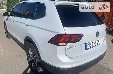 Позашляховик / Кросовер Volkswagen Tiguan 2018 в 