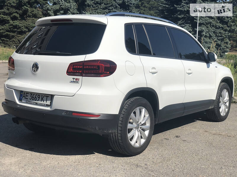 Позашляховик / Кросовер Volkswagen Tiguan 2016 в Дніпрі