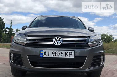 Позашляховик / Кросовер Volkswagen Tiguan 2015 в 