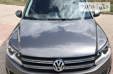 Позашляховик / Кросовер Volkswagen Tiguan 2015 в 