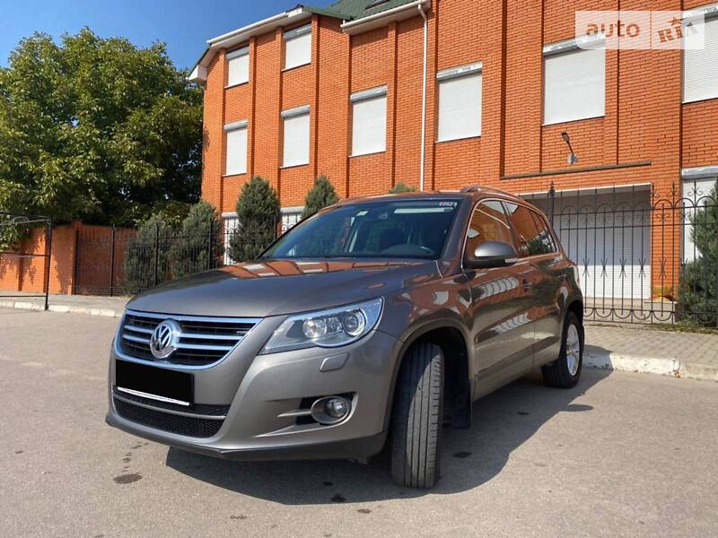 Внедорожник / Кроссовер Volkswagen Tiguan 2010 в Херсоне