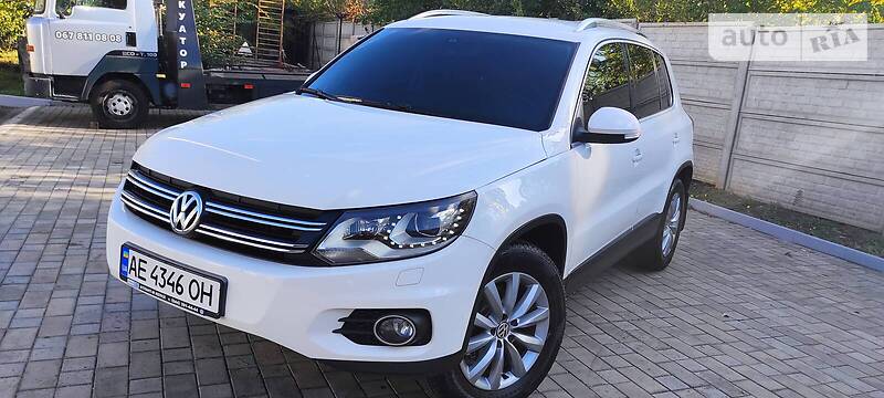 Внедорожник / Кроссовер Volkswagen Tiguan 2012 в 