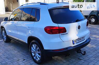 Внедорожник / Кроссовер Volkswagen Tiguan 2012 в 