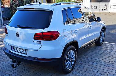 Внедорожник / Кроссовер Volkswagen Tiguan 2012 в 