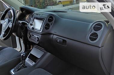 Внедорожник / Кроссовер Volkswagen Tiguan 2012 в 