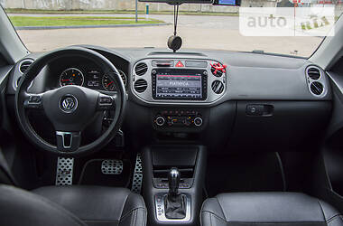 Внедорожник / Кроссовер Volkswagen Tiguan 2011 в Херсоне