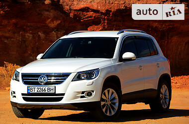 Внедорожник / Кроссовер Volkswagen Tiguan 2011 в Херсоне