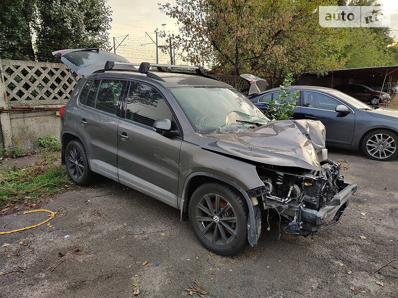 Внедорожник / Кроссовер Volkswagen Tiguan 2015 в Киеве