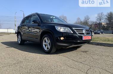 Позашляховик / Кросовер Volkswagen Tiguan 2009 в Чернівцях