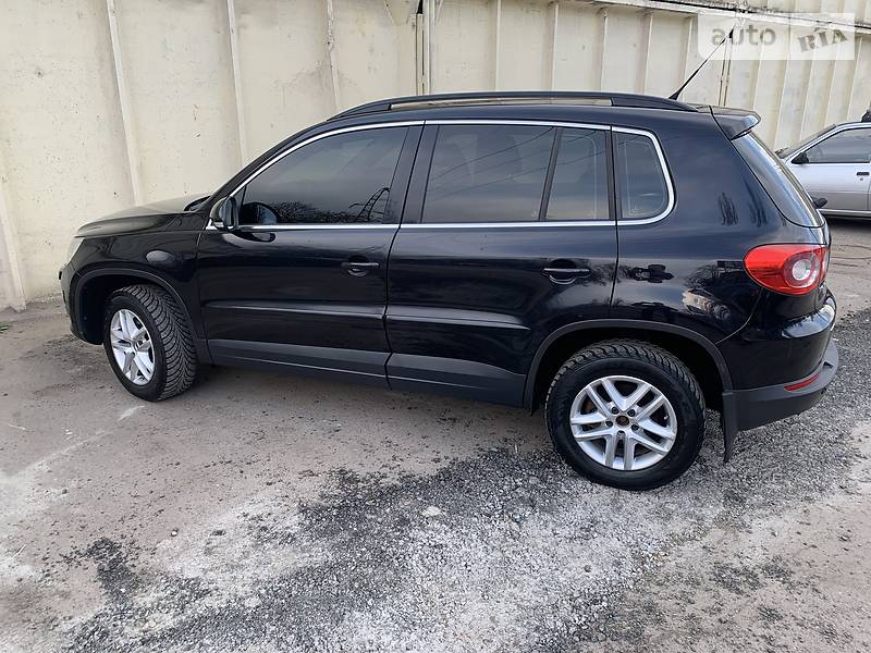 Позашляховик / Кросовер Volkswagen Tiguan 2010 в Одесі